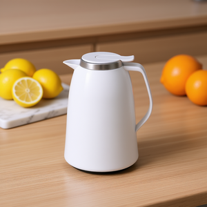 Jarra Aislada Emsa Mambo Quick Tip de 1 litro, Blanco Brillante - Product Image 3