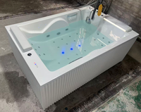 Baignoire de luxe autoportante avec massage par jets et chauffage à température constante pour salle de bain d'hôtel