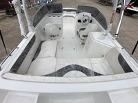 Bateau en fibre de verre à coque en V profond de 24 pieds avec siège de conduite rotatif et banquette en U – Bateau rapide C-Inshore pour la pêche et le divertissement