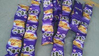 Seau à chaîne manuel vertical semi-automatique multi-matériaux pour l'alimentation des céréales, des snacks et des bonbons gommeux Prix de la machine d'emballage