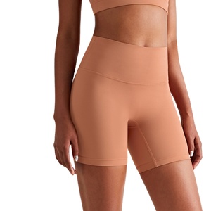 Shorts de fitness taille haute en nylon velours pour femme, coupe ajustée, pour yoga et musculation, trois-quarts, effet fessier galbé, finition double face brossée - Product Image 1