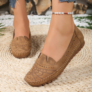 Mocassins perforés brodés camel pour femmes, chaussures plates à enfiler tendance grandes tailles, chaussures décontractées à semelle souple pour femmes - Product Image 2