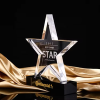 Vente chaude trophée en cristal transparent colonne d'étoile à cinq branches créative pour Souvenir de remise des diplômes conception nouvelle et unique