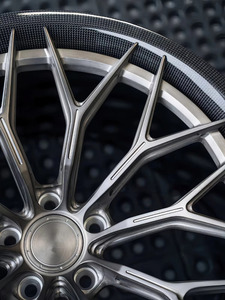 จานล้อลึกแบบขึ้นรูปตามสั่งผลิตตามแบบมีซี่ทำจากคาร์บอนไฟเบอร์เหมาะสำหรับรถบีเอ็มดับเบิลยู M3ออดี้ R8รถแลมโบกินีรุ่น Revuelto - Product Image 3