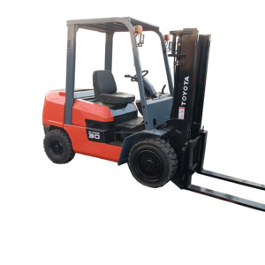 Montacargas Diésel Toyota Usado para Camiones Pequeños, 3 Toneladas, Mástil de 3 Etapas, Elevador Hidráulico con Motor Diésel, Modelo 2024 en Stock - Product Image 1