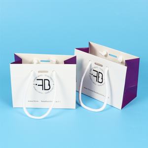 Personalized <b>Luxury</b> Eco-Friendly Paperboard Packaging <b>Bags</b> with Protection for Candles and Girls' Accessories - Product Image 2