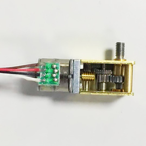 Motor paso a paso Nema 17, eje de 3.0mm, CC 12V, híbrido, 2 fases, 36V, caja de engranajes de salida vertical - Product Image 1