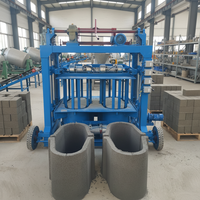 Machine polyvalente de fabrication de briques emboîtables multi-moules pour l'aménagement paysager et le jardinage