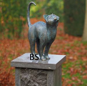 Estatua de jardín de bronce de gato de pie de tamaño real al aire libre en la hierba - Product Image 5