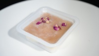 Mochi à la saveur de fromage congelé, certifié Halal, faible en gras, au goût sucré naturel et aux vrais pétales de rose - Vente flash