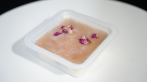 Mochi con Sabor a Queso Congelado, Certificado Halal, Bajo en Grasa, con Sabor Dulce Natural y Pétalos de Rosa Reales, en Oferta - Product Image 3