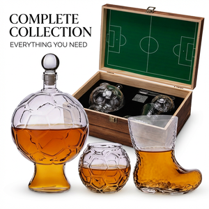 Ensemble de carafe à whisky et à <span class=keywords><strong>vin</strong></span> en forme de ballon de football avec 2 verres, design moderne soufflé à la main, capacité de 26 oz, cadeau durable pour les hommes amateurs de sport - Product Image 2