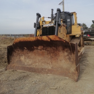 Bulldozer sobre orugas diésel de segunda mano Caterpillar D8R con fuerte capacidad de trabajo Precio competitivo de alto rendimiento a la venta - Product Image 3