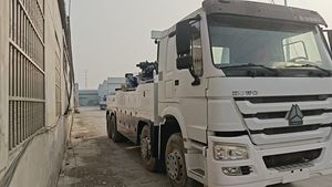 Camion de dépannage Sinotruk Howo, camion de remorquage lourd, diesel, transmission manuelle, occasion - Product Image 3