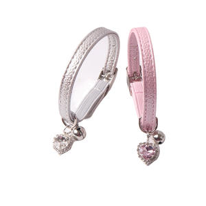 منتجات حيوانات أليفة جديدة أميغو لون PU طوق قطة مع حب ياقة قطة ماسية - Product Image 3