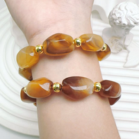 Bracelet en perles acryliques marron élastique fait main CH-LAT1111 – Bijoux en gros