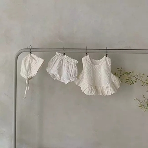 Conjuntos de Ropa de Verano para Bebés y Niñas Pequeñas, Estilo Coreano Vintage, 3 Piezas: Camiseta sin Mangas, Pantalones Cortos y Gorro - Product Image 3