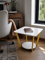 Table d'appoint carrée en dalle de roche blanche, directement de l'usine, avec cadre en fer doré incliné et étagère inférieure pour salon, hôtel, OEM, ODM