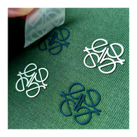 Étiquette en silicone avec logo de marque de luxe, personnalisée, en relief 2D 3D, à repasser sur les vêtements, patch en PVC, accessoires de vêtements, décoration