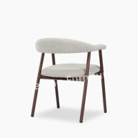 Chaise de salle à manger Luca Mecca en bois de hêtre massif avec dossier incurvé et rembourrage, idéale pour les restaurants et les appartements