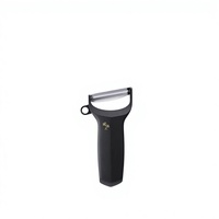 Éplucheur manuel compact Kai Sekimagoroku en acier inoxydable avec lame tranchante, qualité japonaise, compatible lave-vaisselle, DH3341, fabriqué au Japon, noir