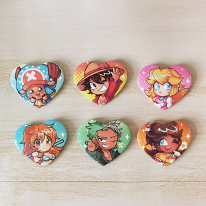 Badge in Plastica Personalizzati con Stampa Trasparente, Pellicola Opaca, Forma a Cuore, Personaggi Anime - Product Image 6