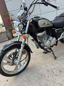 Moto Cruiser Suzuki GZ150 Vintage Monocylindre – Économe en Carburant et Durable – Produit d'Occasion – Motos à Essence - Product Image 4