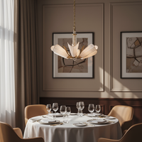 Lobmeyr Lustre Pétales en verre de Murano avec tige en cristal et cadre en laiton doré, éclairage de luxe pour salle à manger