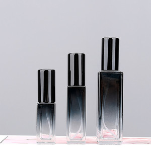 Bouteille d'échantillon de parfum carré <span class=keywords><strong>noir</strong></span> de 5ml 10ml avec couvercle de pulvérisateur à pompe bouteille de parfum carrée noire vide bouteille de parfum créative mignonne - Product Image 2