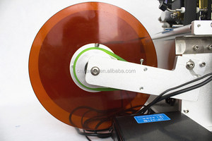 Máquina de impresión de etiquetas adhesivas, semiautomática, para etiquetas de botellas redondas, MT-50 - Product Image 3