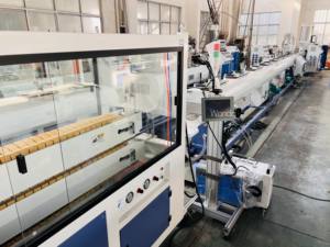 Ligne d'extrusion de tuyaux PPR à 3 <span class=keywords><strong>couches</strong></span> haute vitesse, machine de fabrication de tuyaux composites PPR PVC à 3 <span class=keywords><strong>couches</strong></span>, ligne de production d'extrusion - Product Image 2