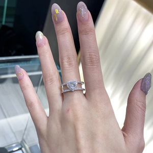 Nuovi anelli a doppio strato a forma di cuore per donna, gioielli eleganti e di lusso per l'uso quotidiano. - Product Image 4