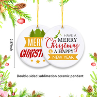 Vente en gros de boules de sapin de Noël rondes à la mode personnalisées en céramique blanche et en forme de cœur