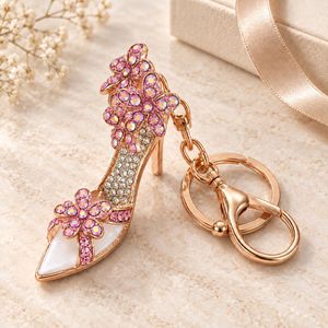Llavero de lujo con diseño de zapato de tacón alto 3D, flor de diamantes de imitación y mosquetón de aleación de zinc, accesorio de moda. - Product Image 3
