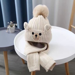 Ensemble <span class=keywords><strong>bonnet</strong></span> et écharpe en tricot doux beige pour bébé, style dessin animé, avec pompon, pour l'hiver, idéal pour les tout-petits, avec oreilles d'ours, pour les journées froides - Product Image 1