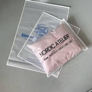 Sacs d'emballage personnalisés pour vêtements, imperméables, sacs d'emballage mats pour vêtements, sacs en polyéthylène avec impression de logo - Product Image 4