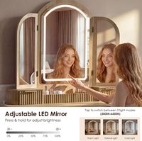 Coiffeuse minimaliste pour chambre à coucher avec miroir éclairé à trois volets, 52,76 po de large, en MDF durable