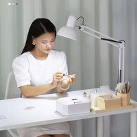 Lampe de bureau LED moderne et écologique à piles, avec bras long réglable, respectueuse des yeux, idéale pour l'apprentissage, la lecture, la manucure et la créativité
