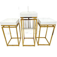 Supports à gâteaux de mariage rectangulaires en métal doré de luxe modernes et professionnels, design carré blanc détachable, couleur personnalisée