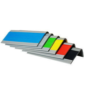 Profilé <span class=keywords><strong>d</strong></span>'<span class=keywords><strong>escalier</strong></span> en PVC antidérapant en forme de L, auto-adhésif, en <span class=keywords><strong>caoutchouc</strong></span>, <span class=keywords><strong>pour</strong></span> protection des marches et bordures - Product Image 2