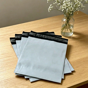 Enveloppes poly compressibles colorées en vrac, sacs d'expédition imperméables pour le fret maritime et aérien, gain de place dans les conteneurs - Product Image 1
