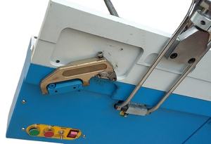 Machine à cintrer l'<span class=keywords><strong>acier</strong></span> d'<span class=keywords><strong>occasion</strong></span> pour plieuse de panneaux, plieuse de tôles magnétique EB1250, manuelle semi-automatique, haute précision - Product Image 2