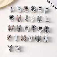 Perles acryliques à grand trou, 26 lettres de l'alphabet, motif imprimé argenté, perles de lettres lâches pour accessoires de bracelet et porte-clés faits main DIY