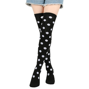 Calcetines decorativos de bola de maquillaje para mujer de primavera y otoño Cos Seven Star Ladybug calcetines <span class=keywords><strong>rojos</strong></span> y negros por encima de la rodilla - Product Image 6