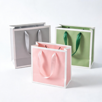 Sacs en papier souvenir GB38 avec bordure blanche et poignée en satin, emballage cadeau, sacs fourre-tout pour fêtes et friandises
