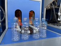 Machine de soufflage de bouteilles en PET semi-automatique de 500 ml, 1000 ml, 1500 ml fabriquée en Chine à bas prix