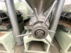 เครื่องสกัดน้ำมันแบบสกรูไฟฟ้าเฟสเดียว JCX-70 รุ่นใหม่ สำหรับสกัดน้ำมันเมล็ดทานตะวัน งา วอลนัท และถั่วลิสง - Product Image 5