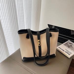 Nouvelle collection été 2025 – Sandales coréennes en PVC transparent effet gelée pour femme, style décontracté et tendance, avec doublure en soie, idéales pour la plage et le quotidien. - Product Image 3