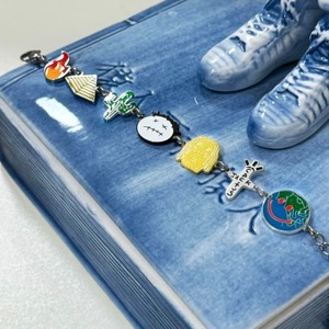 Pulsera de moda <span class=keywords><strong>Travis</strong></span> Scott: Joyería unisex versátil y colorida con temática de hip-hop, estilo Kawaii Kanye Dropouts Bear - Product Image 4
