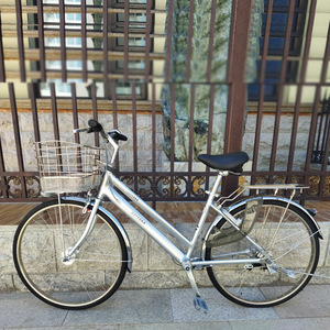 Bicicleta Urbana Estilo Japonés sin Cadena, 26 Pulgadas, Cuadro de Aleación de Aluminio, Engranajes Internos, Diseño Retro, para Desplazamientos Urbanos - Product Image 2